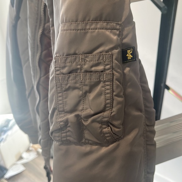 Bomber - Picture 2 of 5